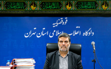 نماینده دادستان: متهم از محل واردات تلفن همراه سود نامشروع ۱۳میلیارد تومانی داشته است