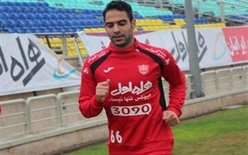 هافبک پرسپولیس قراردادش را فسخ کرد