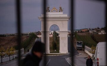 اولویت استفاده از واکسن خارجی با «سالمندان تیرانا نشین» است