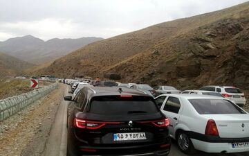 ازدحام خودروهای غیربومی، ترافیک در جاده هراز و سوادکوه را قفل کرد