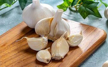 فواید باور نکردنی خوردن سیر با معده خالی

