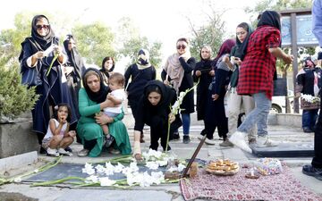 گزارش تصویری سالگرد دکتر ایراندخت میرهادی پزشک انسان دوست و مردمی؛ هنرمند، شاعر، نویسنده و هنرپیشه تئاتر همدان
