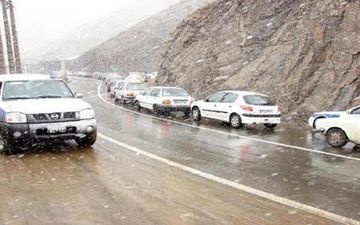 بارش برف در محورهای هراز و کندوان
