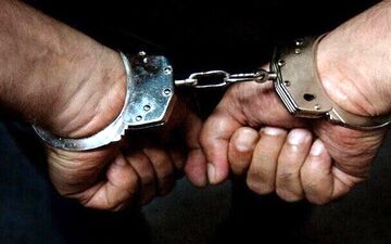 دستبند پلیس آگاهی بر دستان قاپ‌زن شهر کرمانشاه