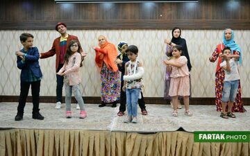 اجرای برنامه‌های شاد و با نشاط برای کودکان و نوجوانان توسط عمو احسان و خاله مهسان