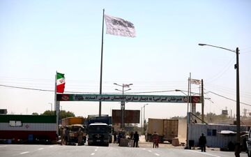  فاجعه در مرز ایران و افغانستان/ قطعی اینترنت ۸۰۰ کامیون را زمین‌گیر کرد 