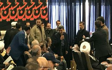 حضور احمدی نژاد در مراسم ترحیم پدر سردار قاسم سلیمانی/عکس