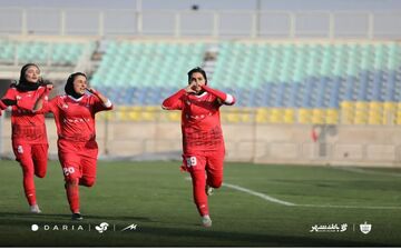 آیا زهرا قنبری از پرسپولیس جدا می‌شود؟