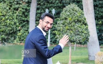 آذری جهرمی:
۱۱۰۰ روستا زیر پوشش تلفن همراه قرار گرفت