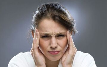 میگرن و زنان: چرا زنان بیشتر به این بیماری مبتلا می‌شوند؟