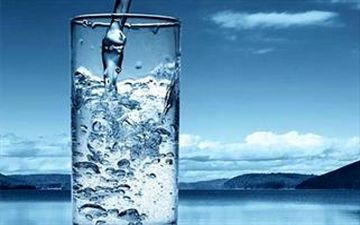 با آب نوشیدن از چاقی جلوگیری کنید