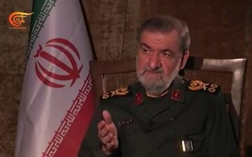 محسن رضایی: آمریکا در دام جنگ گیر افتاده و نمی‌تواند عقب‌نشینی کند