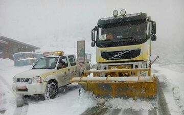 بارش در جاده‌‌های ۲۱ استان و ترافیک در برخی محورها/۱۲ جاده مسدود است