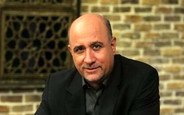 مسئولان سفره و حساب خود را از مردم جدا کرده‌اند!
