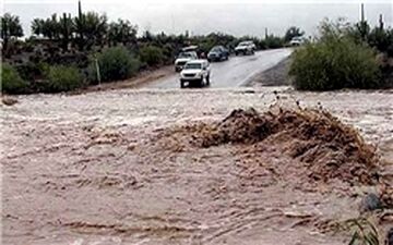 طغیان رودخانه، آب‌نمای کنخ بندرلنگه را مسدود کرد