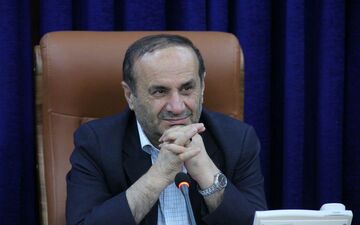 بانک‌ها برای رونق اقتصادی بایستی با واحدهای تولیدی همکاری کنند