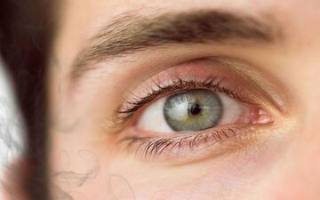 دود دخانیات بر چشم انسان چه تاثیری میگذارند؟