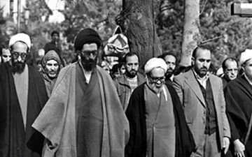 سخنان آیت‌الله منتظری در اولین حضور آیت‌الله خامنه ای به عنوان امام جمعه تهران + فیلم