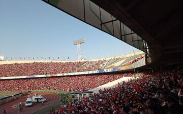 تیپ منحصر به فرد هواداران پرسپولیس در ورزشگاه