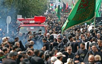 استقرار ۲۲۰ آتش‌نشان در مسیر جاماندگان اربعین در تهران