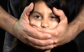 این پدر و مادر با هم 12 سال به دخترشان تعرض کردند/ عکس دختر
