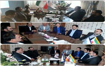 دیدار علیرضا امیرحسنخانی معاون اجرائی بیمه آرمان با محمدحضرت پور شهردار ارومیه 