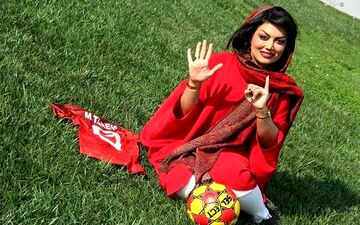 کُری خوانی بازیگر زن برای استقلال! (عکس)
