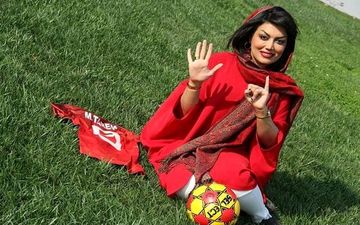 کُری خوانی بازیگر زن برای استقلال! (عکس)