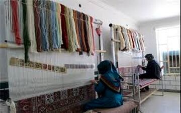 بیمه‌ ۳۲۰ هزار قالیباف در تامین اجتماعی/ ۷۰۰ هزار قالیباف تحت پوشش بیمه روستاییان می‌روند