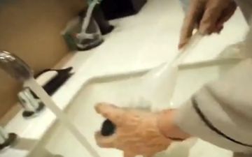 اقدام مشمئزکننده خدمتکار یک هتل! + عکس