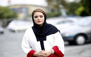 تیپ پاییزی نرگس محمدی در هوای بارانی (عکس)