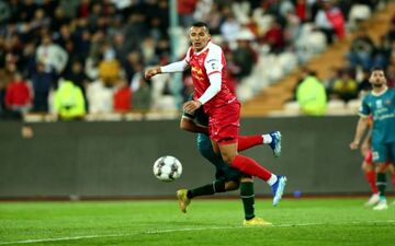 مهاجم جنجالی پرسپولیس بعد از یک سال تیم گرفت