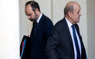 ماکرون پرونده لودریان را برای نخست وزیری بررسی می‌کند
