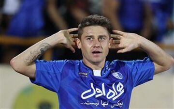 تجربه هافبک ملی پوش آبی پوشان /در فوتبال سن و سال مطرح نیست 