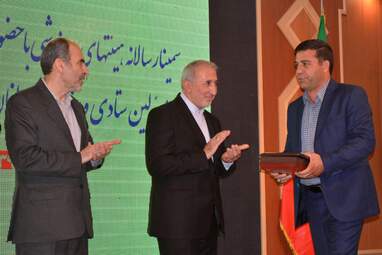 تجلیل از روسای هیأت‌های ورزشی استان کرمانشاه امروز نهم خرداد با حضور ارسلان حسینی مدیرکل و معاونین ستادی ورزش و جوانان استان کرمانشاه در سالن آمفی‌تئاتر ولیعصر(عج) این اداره انجام شد.