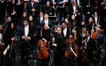  هنرنمایی ارکستر سمفونیک تهران روی صحنه تالاروحدت
