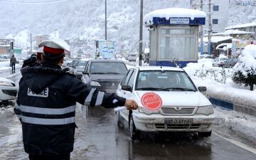 جاده های مازندران برفی و لغزنده شد