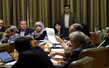  واکنش عحیب 3عضو شورای شهر تهران به خبرنگاران وعکاسان