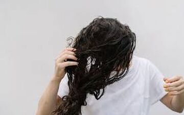 چرا نباید با موی خیس خوابید!