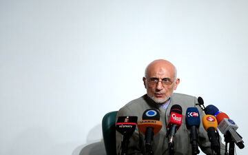 به خاطر حفظ آرامش نظام انتقاد از احمدی‌نژاد را رسانه‌ای نکردم