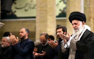 نماز ظهر و عصر در ماه مبارک رمضان در حسینیه امام خمینی (ره) اقامه می‌شود