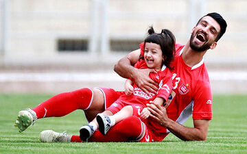 طعنه سنگین کاپیتان پرسپولیس به هواداران سپاهان + عکس