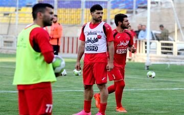 مهمان تمرین پرسپولیس با لباس تیم بارسلونا/ ناراحتی طارمی از تشویق تماشاگران + تصاویر