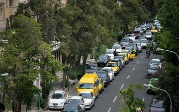صف‌های طولانی سوخت‌گیری در تهران؛ علت و پیامدها