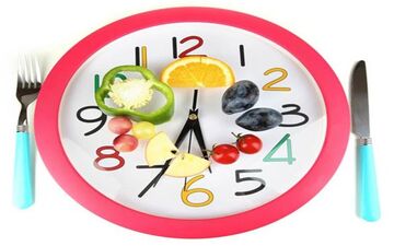 بهترین زمان برای غذا خوردن چه موقع است/ اشتباهات شایع درباره صبحانه و کاهش وزن