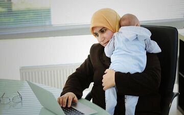 جزئیات جدید قانون کاهش سن بازنشستگی و مرخصی ۹ ماهه زایمان برای مادران شاغل