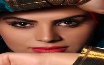 پوشش جالب مژگان بیات، کنار دریا