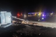 تصادف خونین در جاده نائین: واژگونی اتوبوس و تریلی، ۴ جان باخته و ۲۰ مجروح بر جای گذاشت