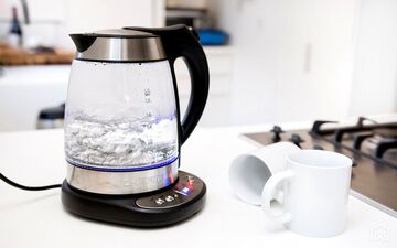 آیا نوشیدن آب دو بار جوشانده شده برای بدن مضر است؟