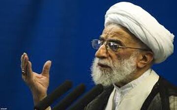انتقاد آیت الله جنتی از نمایندگانی که سلفی گرفتند/از این کار خود توبه کنید